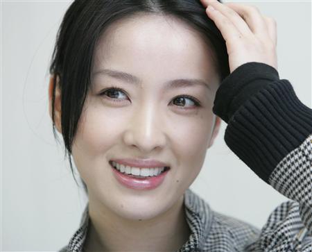 飛行管理員役 瀬戸早妃に聞く 航空母艦 の散歩道