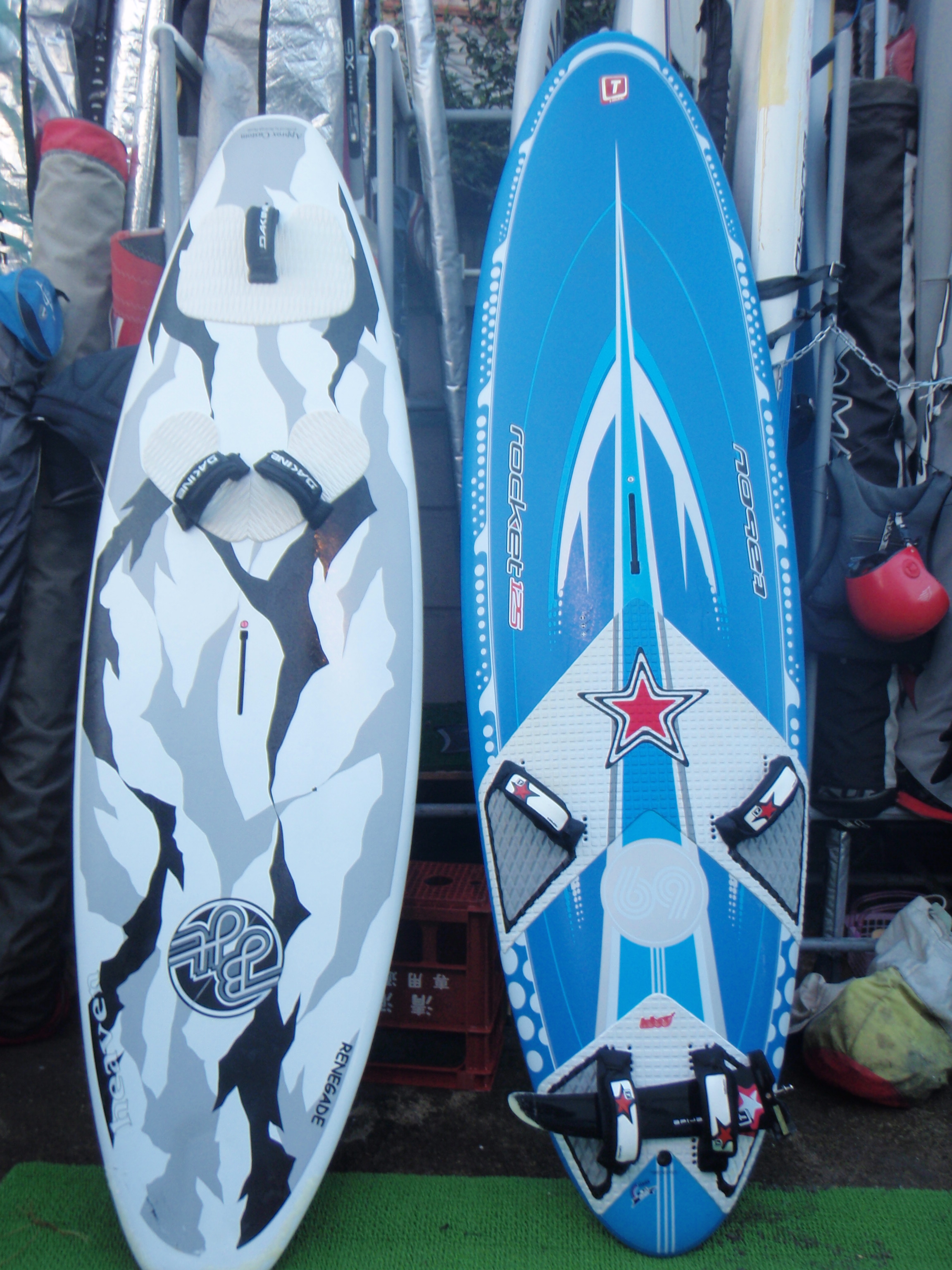 ウィンドサーフィン カーボンボード TABOU ROCKET 125L 245cm