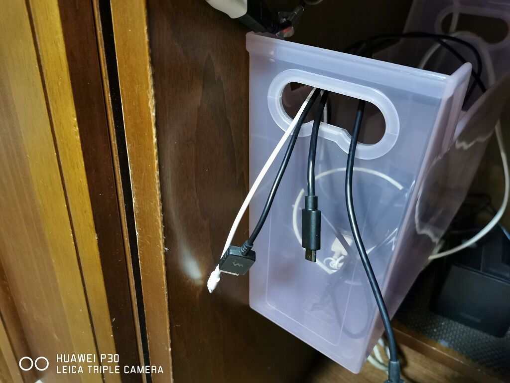スマホやタブレットの充電ケーブルをスッキリ収納 素敵 快適 エコリフォームはこちら 住電工房maru スマホやタブレットの充電ケーブルをスッキリ収納 素敵 快適 エコリフォームはこちら 住電工房maru