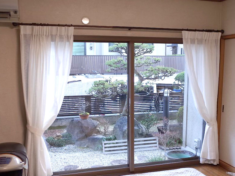 素敵・快適・エコリフォームはこちら… 住電工房MaRu 全ふかし枠内窓設置時のカーテン取付