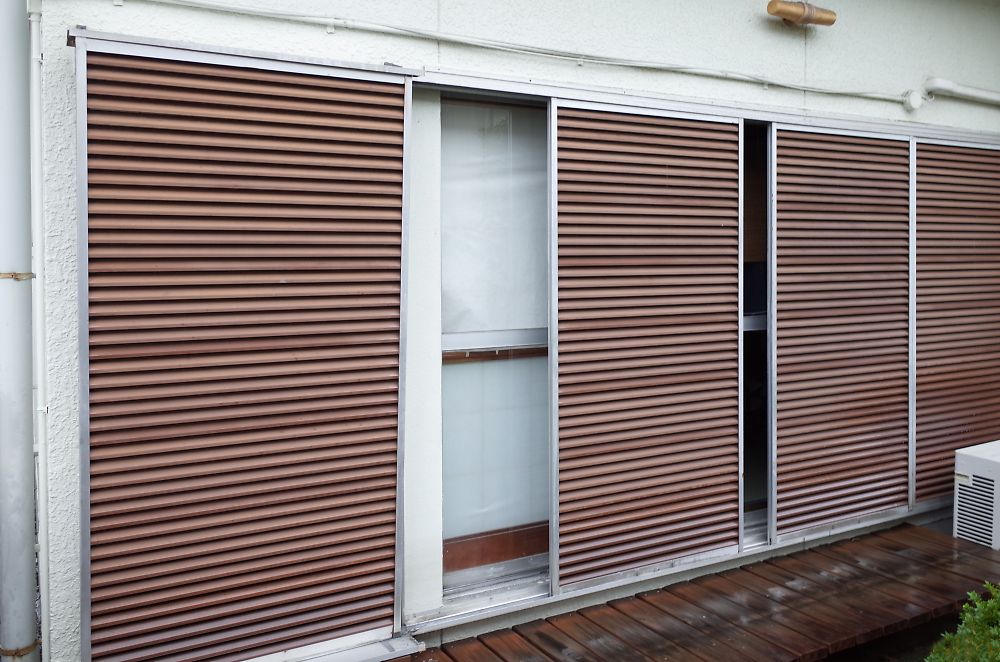 素敵 快適 エコリフォームはこちら 住電工房maru 雨戸一筋 可動ルーバー雨戸