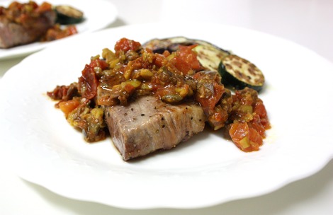豚肉のプッタネスカ・ソース
