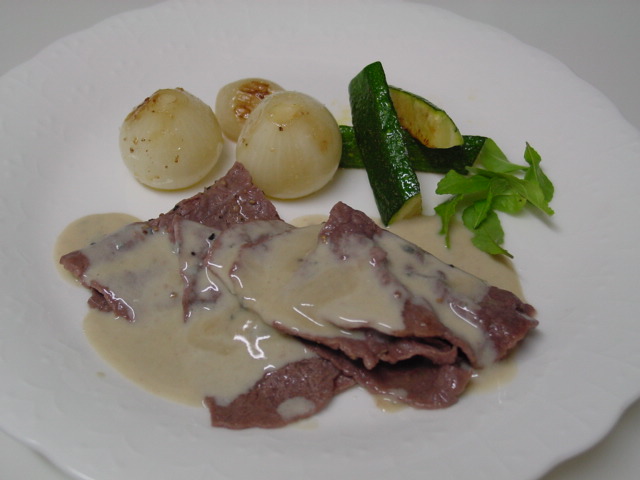 薄切り牛肉のロック・フォール・ソース