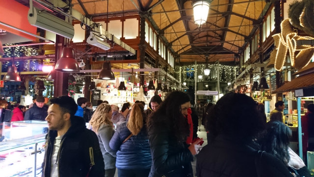 18新年 スペイン周遊旅行39 マドリードを代表するフードコート サン ミゲル市場でピンチョスやワインを楽しむ エレガントlife Styleコンシェルジュ エレガントスタイル研究家 砂田ちなつのエレ女日記 18新年 スペイン周遊旅行39 マドリードを代表するフードコート サン ミゲル市場でピンチョスやワインを楽しむ エレガントlife Styleコンシェルジュ エレガントスタイル研究家 砂田ちなつのエレ女日記