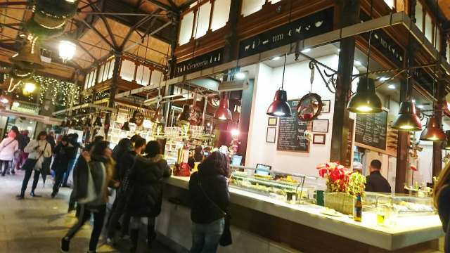 18新年 スペイン周遊旅行39 マドリードを代表するフードコート サン ミゲル市場でピンチョスやワインを楽しむ エレガントlife Styleコンシェルジュ エレガントスタイル研究家 砂田ちなつのエレ女日記 18新年 スペイン周遊旅行39 マドリードを代表するフードコート サン ミゲル市場でピンチョスやワインを楽しむ エレガントlife Styleコンシェルジュ エレガントスタイル研究家 砂田ちなつのエレ女日記