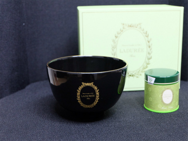 ラデュレ 新品未使用 2点セット 抹茶椀 LADUREE ラデュレの新作抹茶セット“艶やかな黒”の椀付き、“ひまわり”の和菓子と