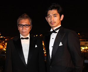 映画『一命』の三池監督(左)と瑛太、カンヌ映画祭にて。Photo by Kazuko WAKAYAMA