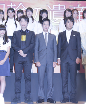 映画『日輪の遺産』の完成披露試写会にて、このほか写真5点。撮影：南樹里