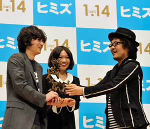園子温監督「限界がない」と主演の染谷将太と二階堂ふみを絶賛!/映画『ヒミズ』完成披露試写会