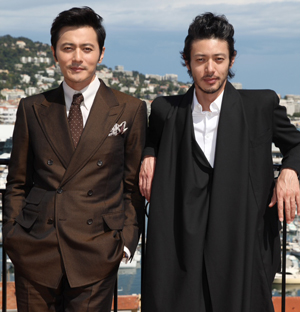 映画『マイウェイ 12,000キロの真実』主演のチャン・ドンゴン（左）とオダギリジョー、カンヌ映画祭にてc Kazuko Wakayama