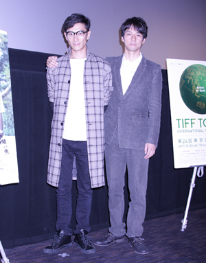 伊勢谷友介監督（左）と西島秀俊（右）、映画『セイジ?陸の魚?』舞台あいさつにて。撮影：南 樹里