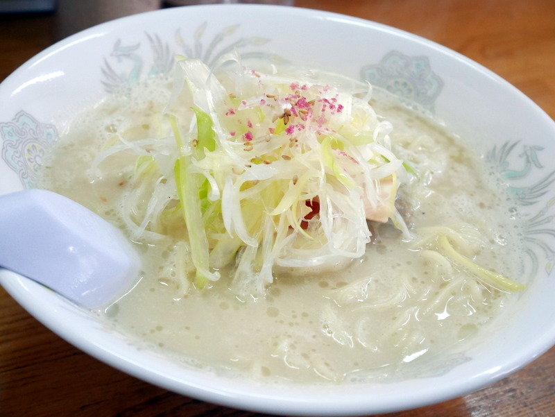 菜彩鶏を使い濃厚鶏白湯に仕上げたラーメン 八幡平ホワイト きまじめチキン日記