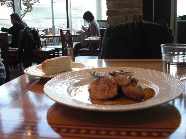 グルメの部屋 678 コルティブォーノ 東京 Trattoria Coltibuono 鉄道マニアにはたまらないロケーションのレストラン グルメ三昧