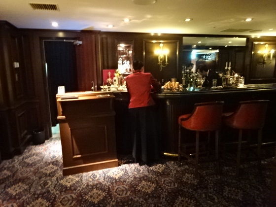 グルメの部屋 3217 バー シーガーディアン 横浜元町に来るとサザンの曲につられてつい立ち寄りたくなる老舗バー グルメ三昧 グルメの部屋 3217 バー シーガーディアン 横浜元町に来るとサザンの曲につられてつい立ち寄りたくなる老舗バー グルメ三昧