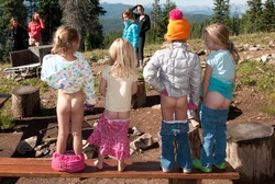 mooning_camp02