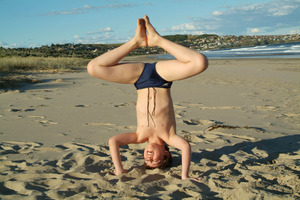 handstand_boy01