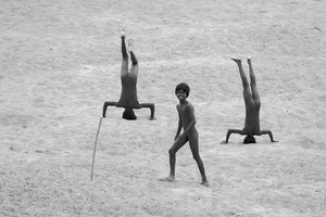 handstand_boys02