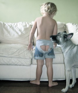 mooning_torn02
