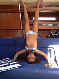 handstand_girl02