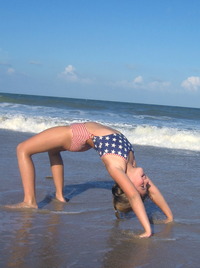 Pont-girl-beach01