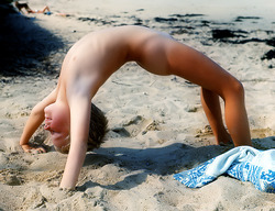 Pont-girl-beach02