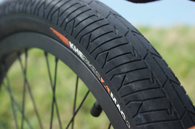レビュー「KHE / Premium tire MAC 2 [Park]」 : BMXライダー/岡山 潤 日記