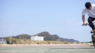 52)