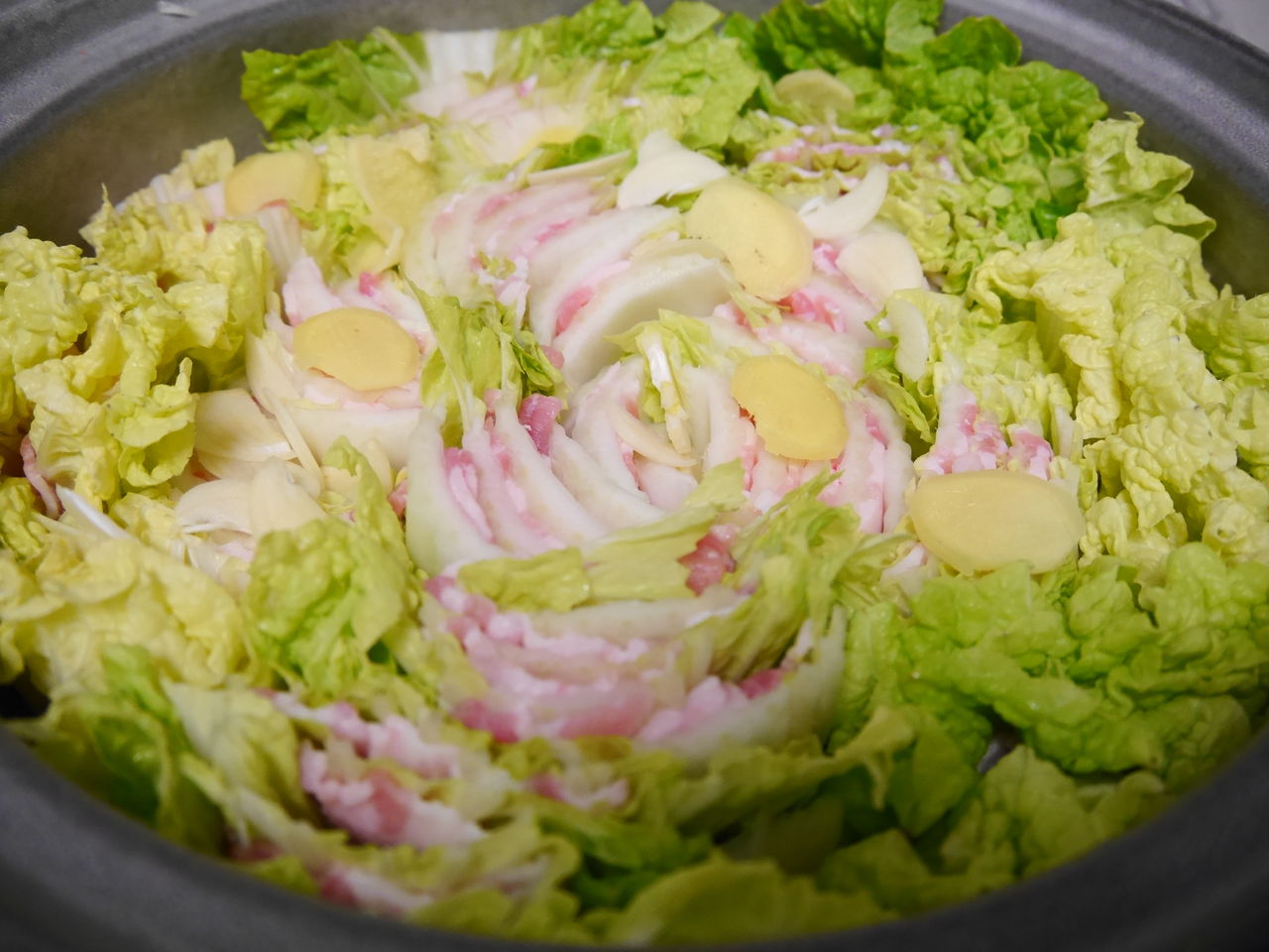 味付けは塩麹だけ 豚バラ肉と白菜の鍋 J S Kitchen