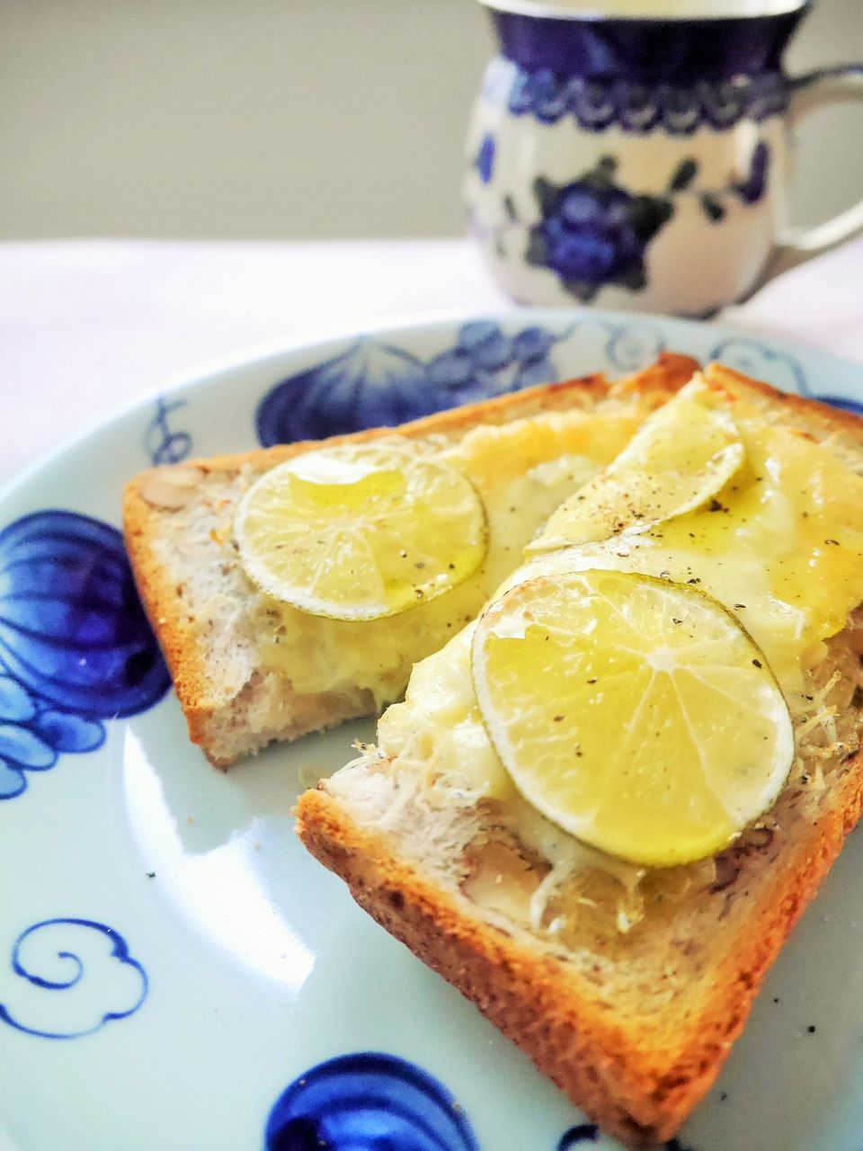 ライムをのせて しらすチーズトーストを一工夫 J S Kitchen ライムをのせて しらすチーズトーストを一工夫 J S Kitchen