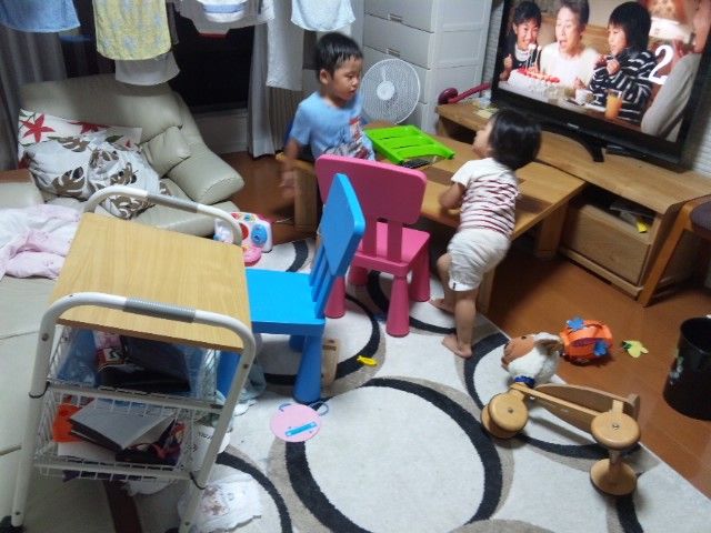 家の中はぐちゃぐちゃ ミックスツインズとの生活 バイクはしばらくお休み