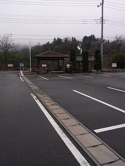 04.広い駐車場の片隅