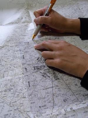 方位をチェックし