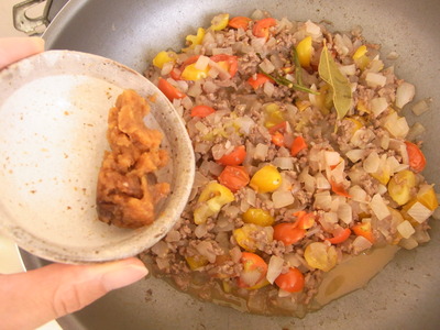 08.隠し味の味噌を溶いてソース完成