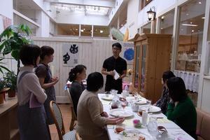 広く高く白く素敵なお店