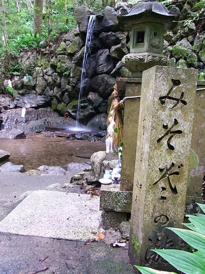 11.一段下には水行の滝が