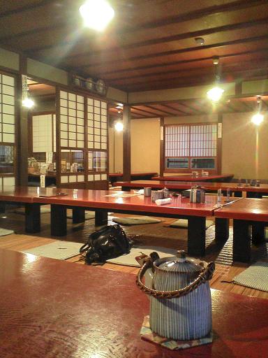 03.落ち着いた店内