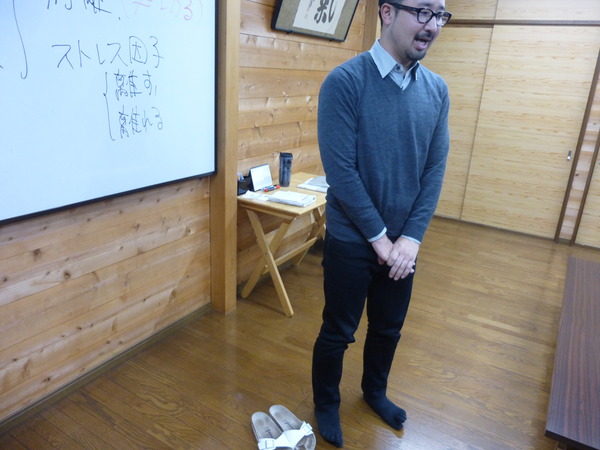 親指以外を上げる!