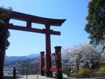02.鳥居と青空と山並み