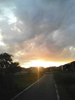台風後の夕日1