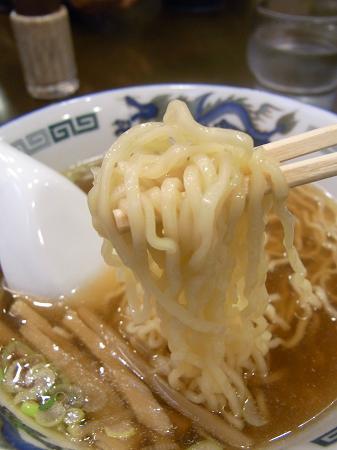 05.綺麗なスープに縮れ麺