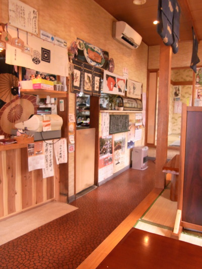 04.味のある居酒屋風の店内