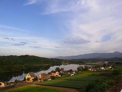 03.貯水池を見下ろす丘の上