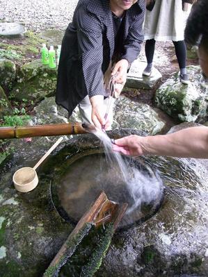 何をしているんでしょーかっ