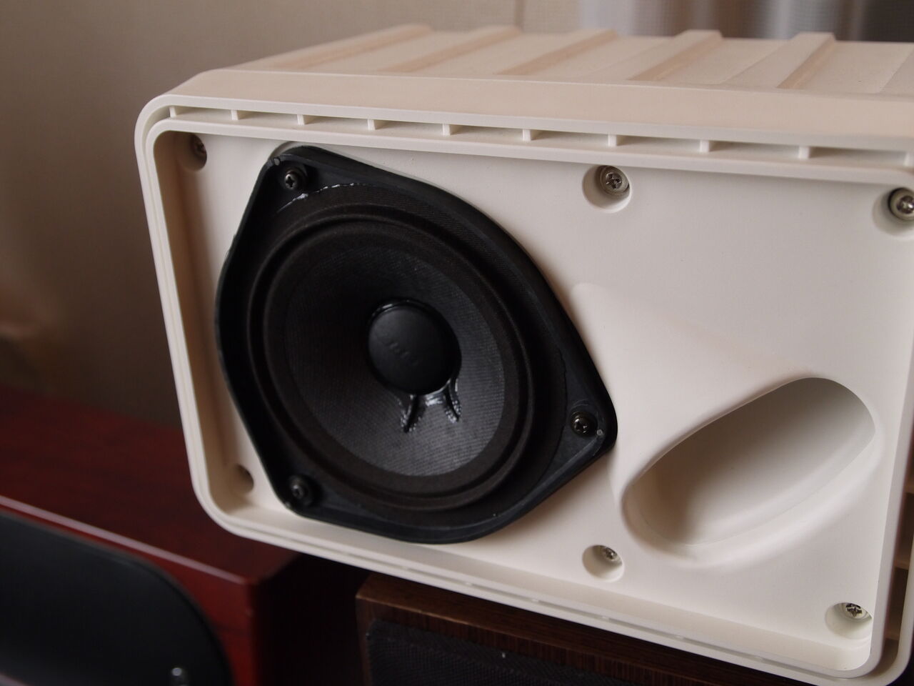 BOSE 111ADWを買った : (ヴィンテージではない)レトロ BOSE 111ADWを買った : (ヴィンテージではない)レトロ