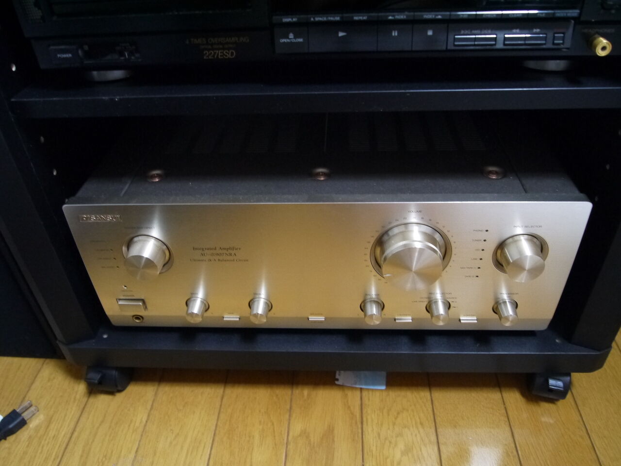 オーディオラック導入で70年代風レイアウト : （ヴィンテージでは