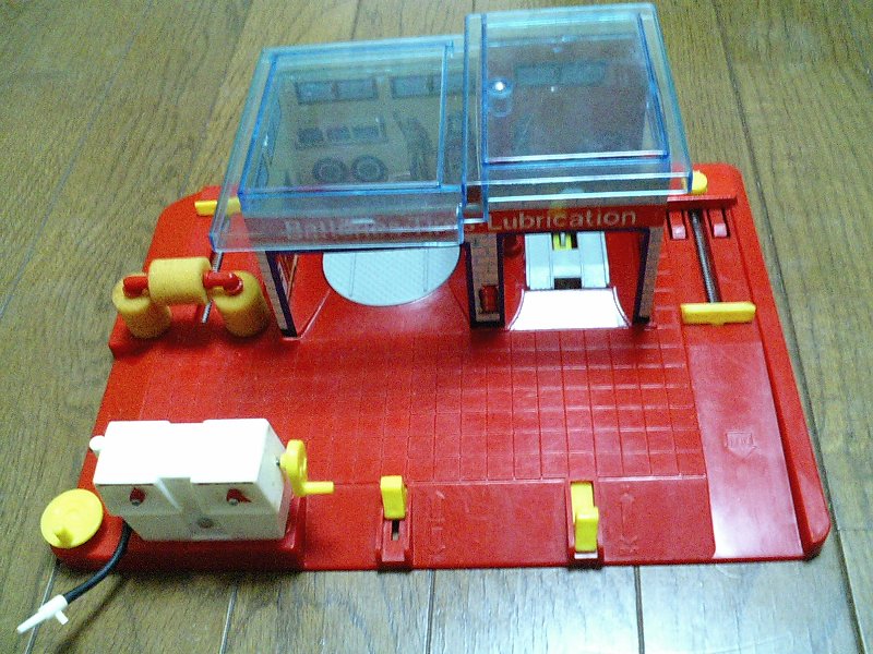 トミー サービスステーション : トミカ解体所