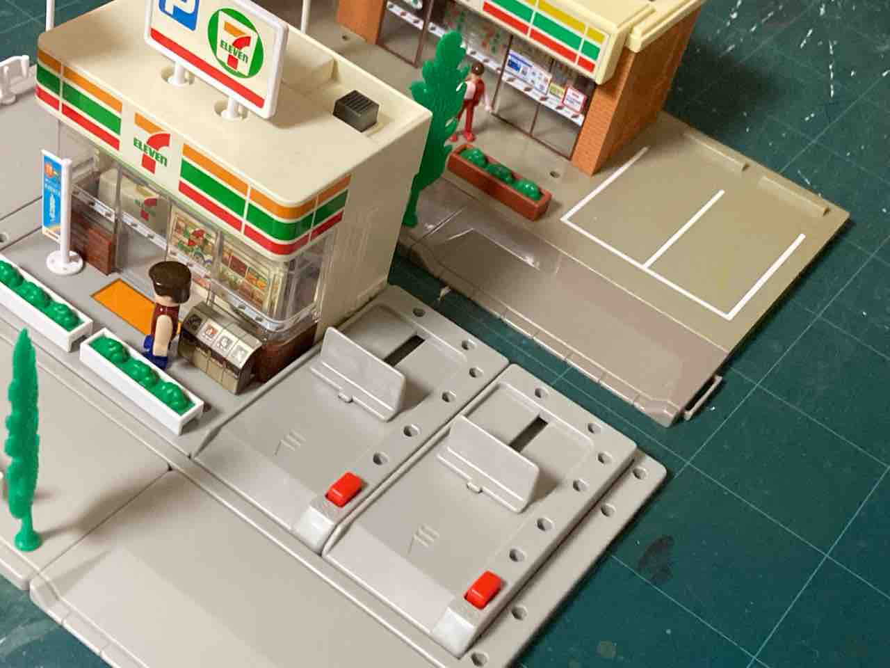 トミカタウンセブンイレブンの変遷 : トミカ解体所