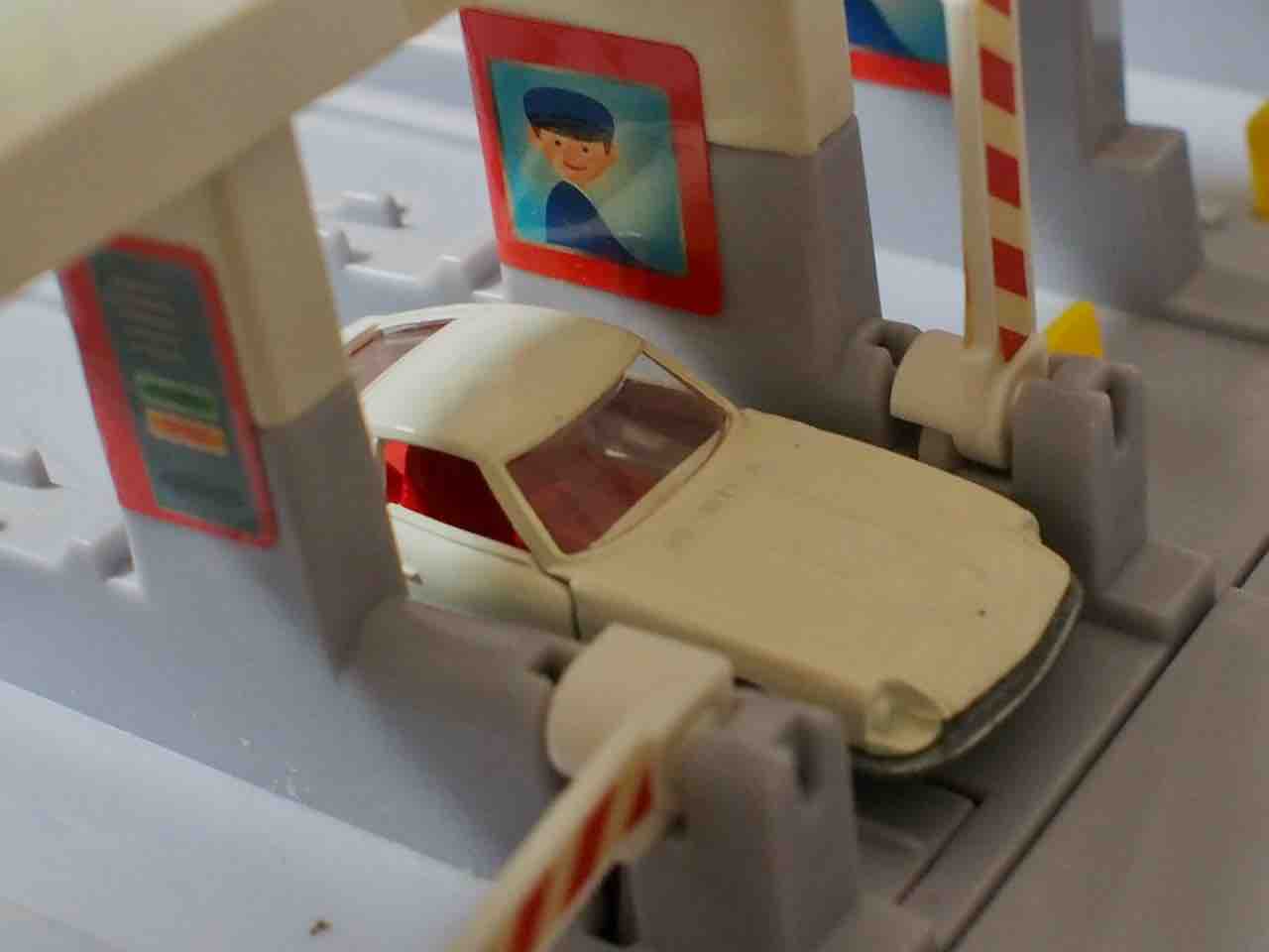 【新品未使用品】超激レア入手困難 海外版 モータートミカ 料金所 新品未使用品】超激レア入手困難 海外版 モータートミカ 料金所 Yahoo!