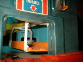 トミー デラックスパーキングタワー : トミカ解体所