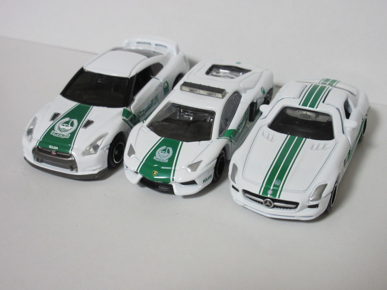 オリジナルトミカ メルセデスベンツ SLS AMG ドバイ警察仕様 非売品トミカ メルセデスベンツ ドSLS AMG ドバイ警察仕様 - YouTube
